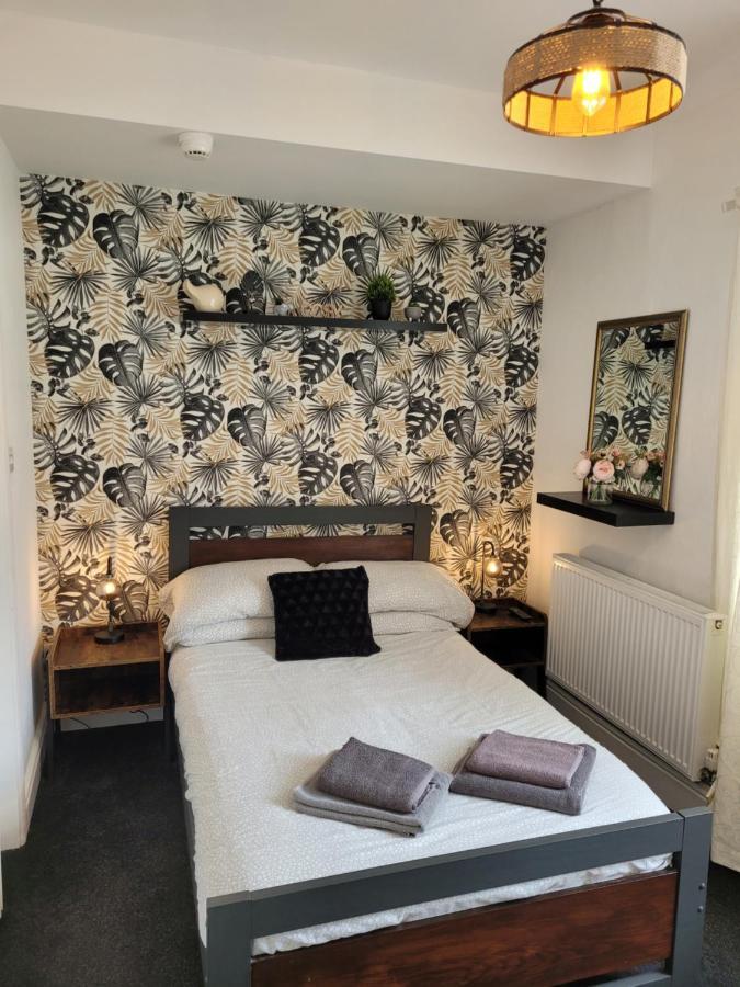 Room@87 *